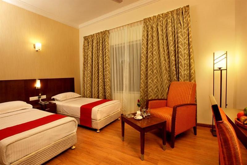 The Senate Hotel Kochi Exterior photo