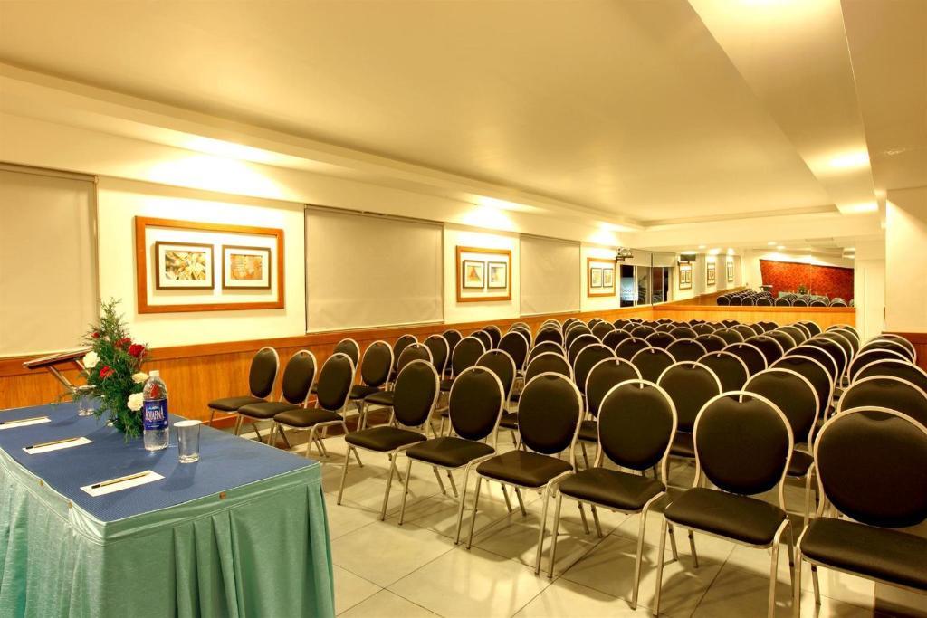The Senate Hotel Kochi Exterior photo